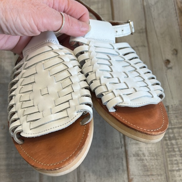 ESPIRITU HUARACHE LEATHER BUCKLE UP WHITE SANDAL SIZE 8 - Picture 9 of 10